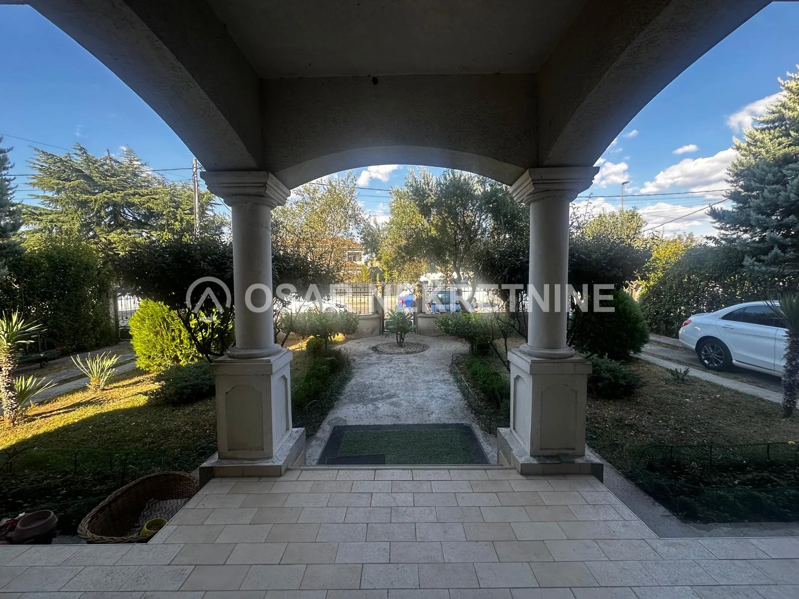 Podgorica, Tolosi'de Bahçeli ve Geniş 50 m² Stüdyo Daire