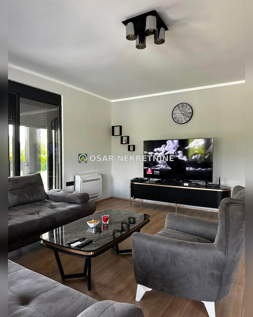 Podgorica _ Pričelje _ Daire _ 3.0 ODA _ 160 m² _ ZEMİN. KAT _ Mobilyalı
