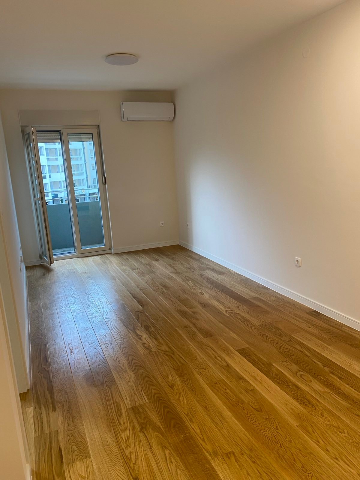 Podgorica _ Central Point _ Daire _ 1 ODA _ 40 m² _ 2. KAT _ Mobilyasız