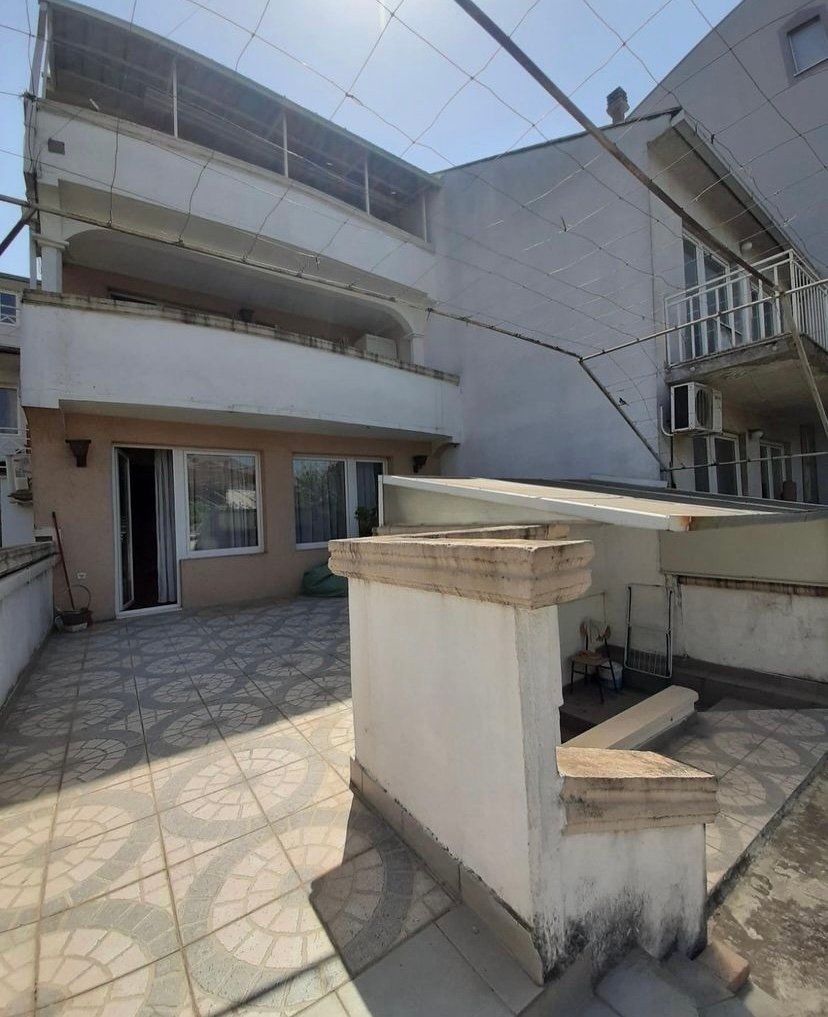 Podgorica _ Zabjelo _ Ev _ 8 ODA _ 300 m² _ 3. KAT