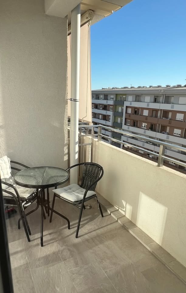Podgorica _ Central Point _ Daire _ 1 ODA _ 49 m² _ 9. KAT _ Mobilyalı
