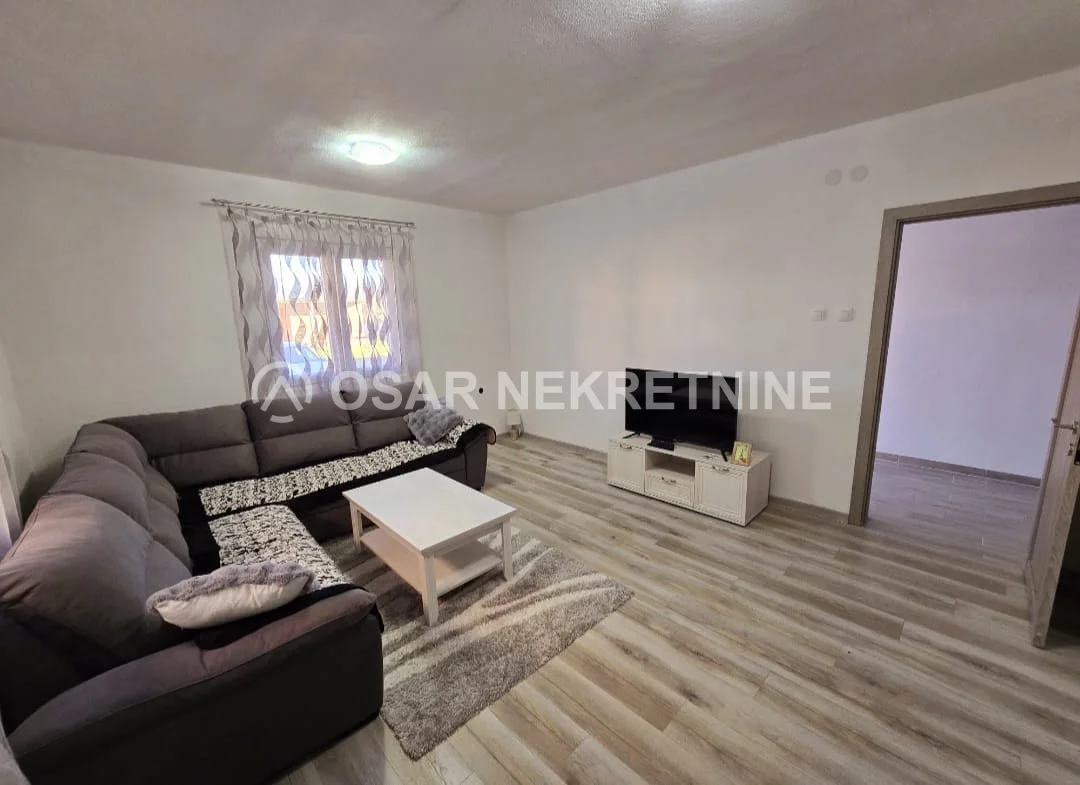 Donja Gorica'da 120 m² Geniş ve Mobilyalı 3+1 Daire
